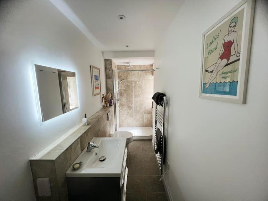 Self-Contained Ensuite Double Or Twin Bedroom In Pentir Bangor  Exteriér fotografie